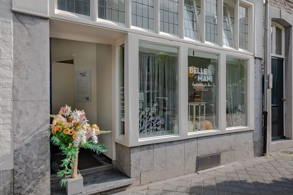 De gevel van Belle Mani aan de Hoogbrugstraat in Wyck